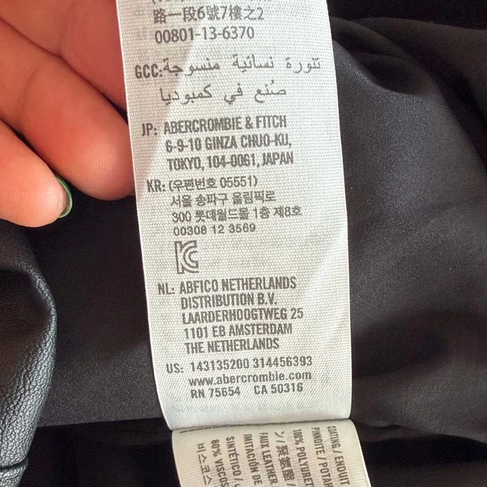 Abercrombie & Fitch Vegan Leather Ruched Mini Skirt size larger - Picture 5 of 8